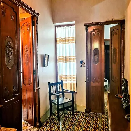 Aparthotel La Traviata - *