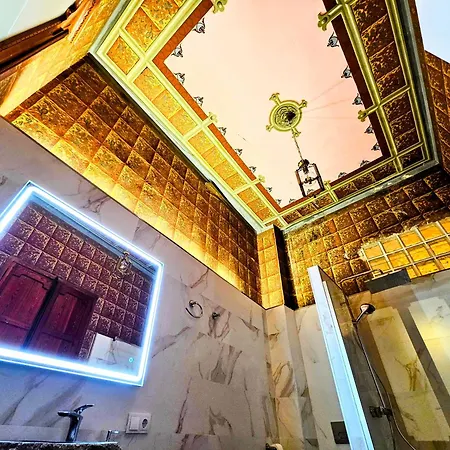 Aparthotel La Traviata - *
